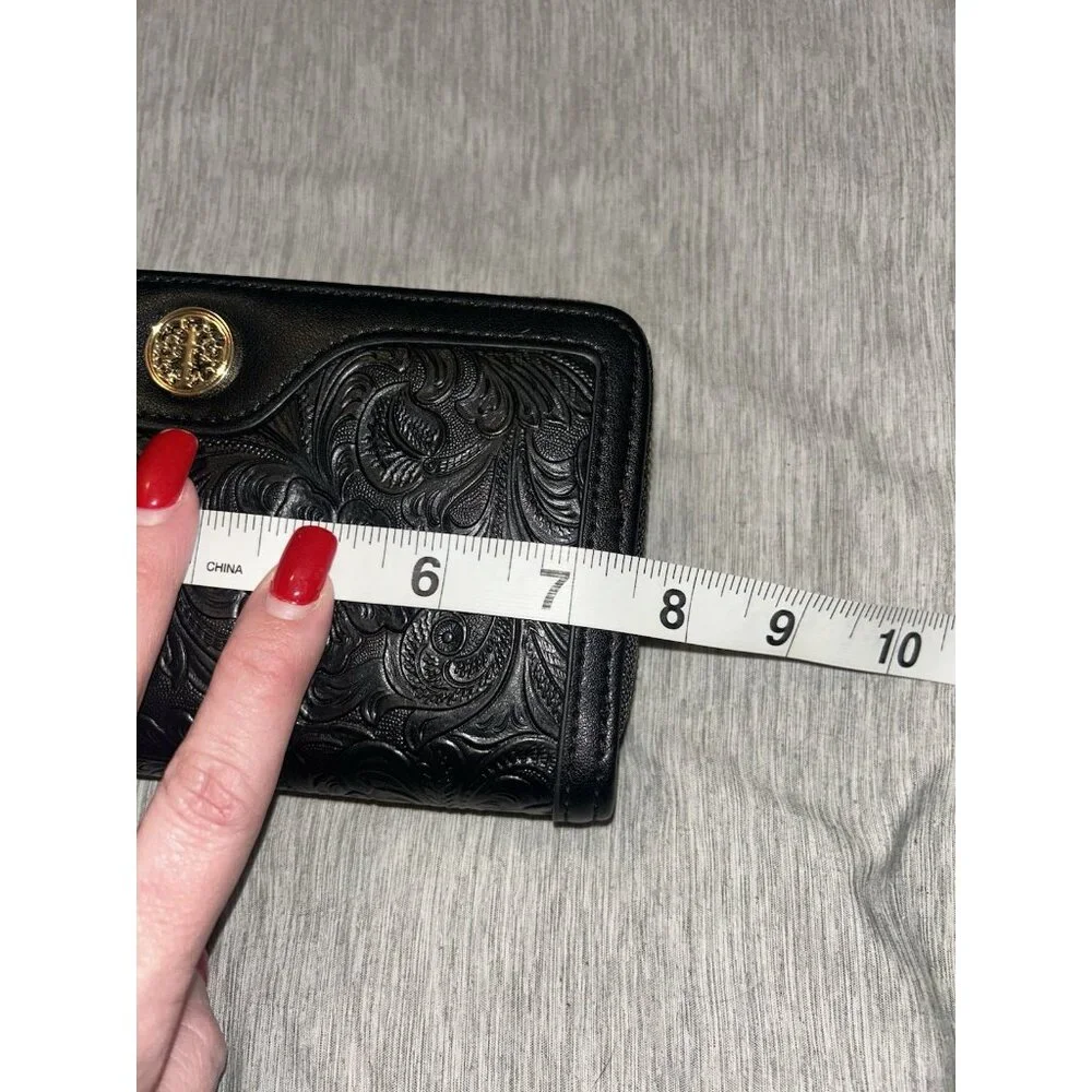 Chic Unlimited Black Full Zip Around Inner Pocketed Casual Wristlet Handbag
